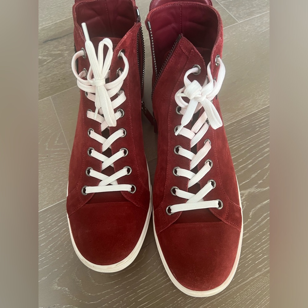 Red color high tops sneakers good condition - Picture 4 of 8